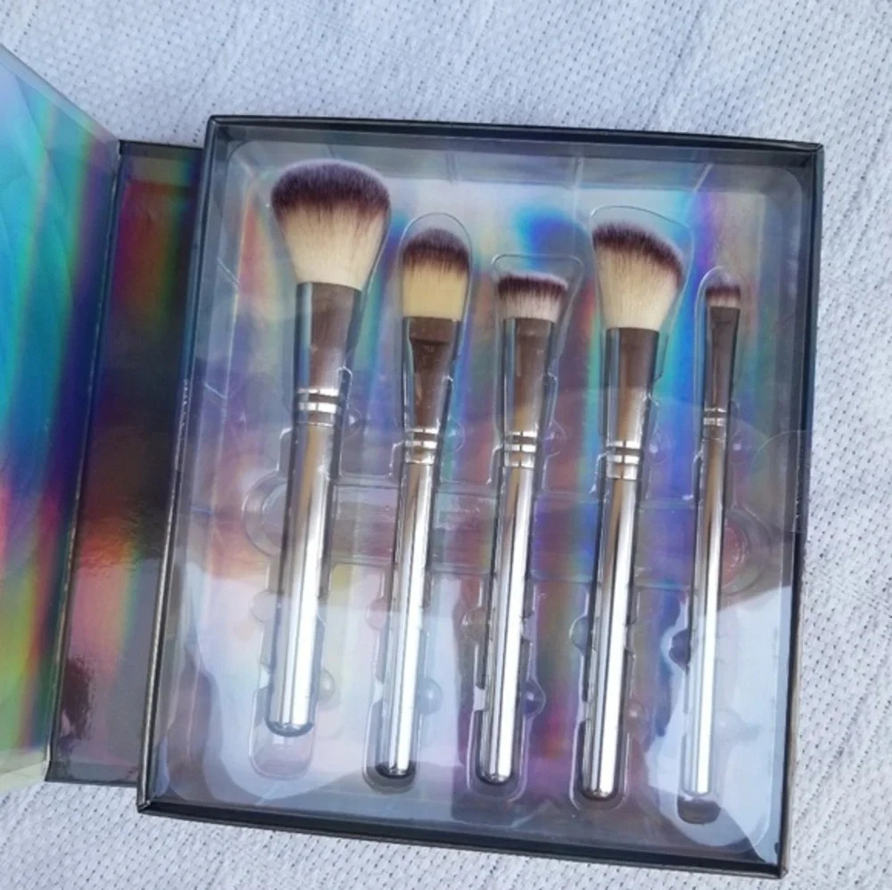 Nicole Miller Metallic make up brushes NIB‎